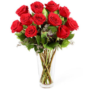 12 rosas rojas con jarrón de cristal