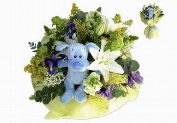 ramo flores variadas con peluche azul para nacimiento niño